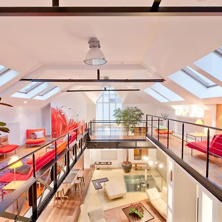 Luxury Two-story Designer Loft In Epicenter - Bright And Spacious