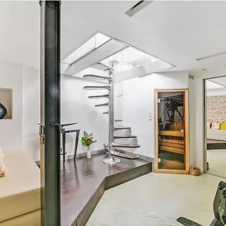 Luxury Two-story Designer Loft In Epicenter - Bright And Spacious Apartment
