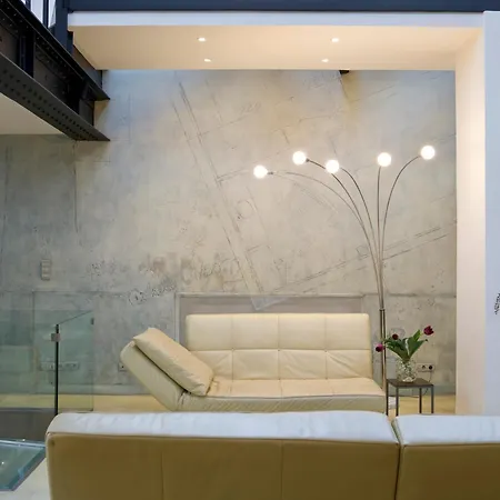 Luxury Two-story Designer Loft In Epicenter - Bright And Spacious