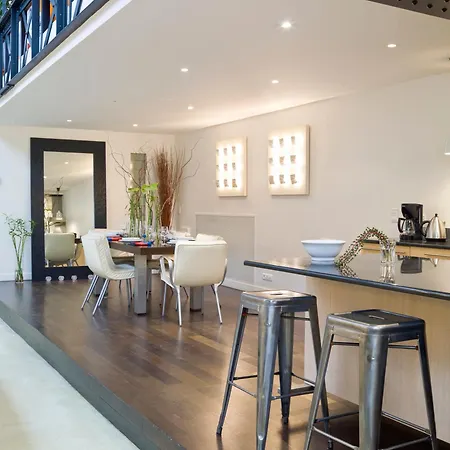 Luxury Two-story Designer Loft In Epicenter - Bright And Spacious