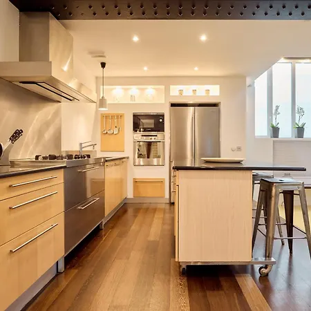 Luxury Two-story Designer Loft In Epicenter - Bright And Spacious